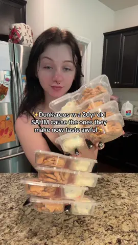✨Homemade @Dunkaroos , but make it nostalgic AND aesthetic 😋 just Teddy Grahams + rainbow chip frosting = childhood in a snack box 💕 #HomemadeDunkaroos #SnackPrep #TeddyGrahams #EasySnacks #NostalgicSnacks 