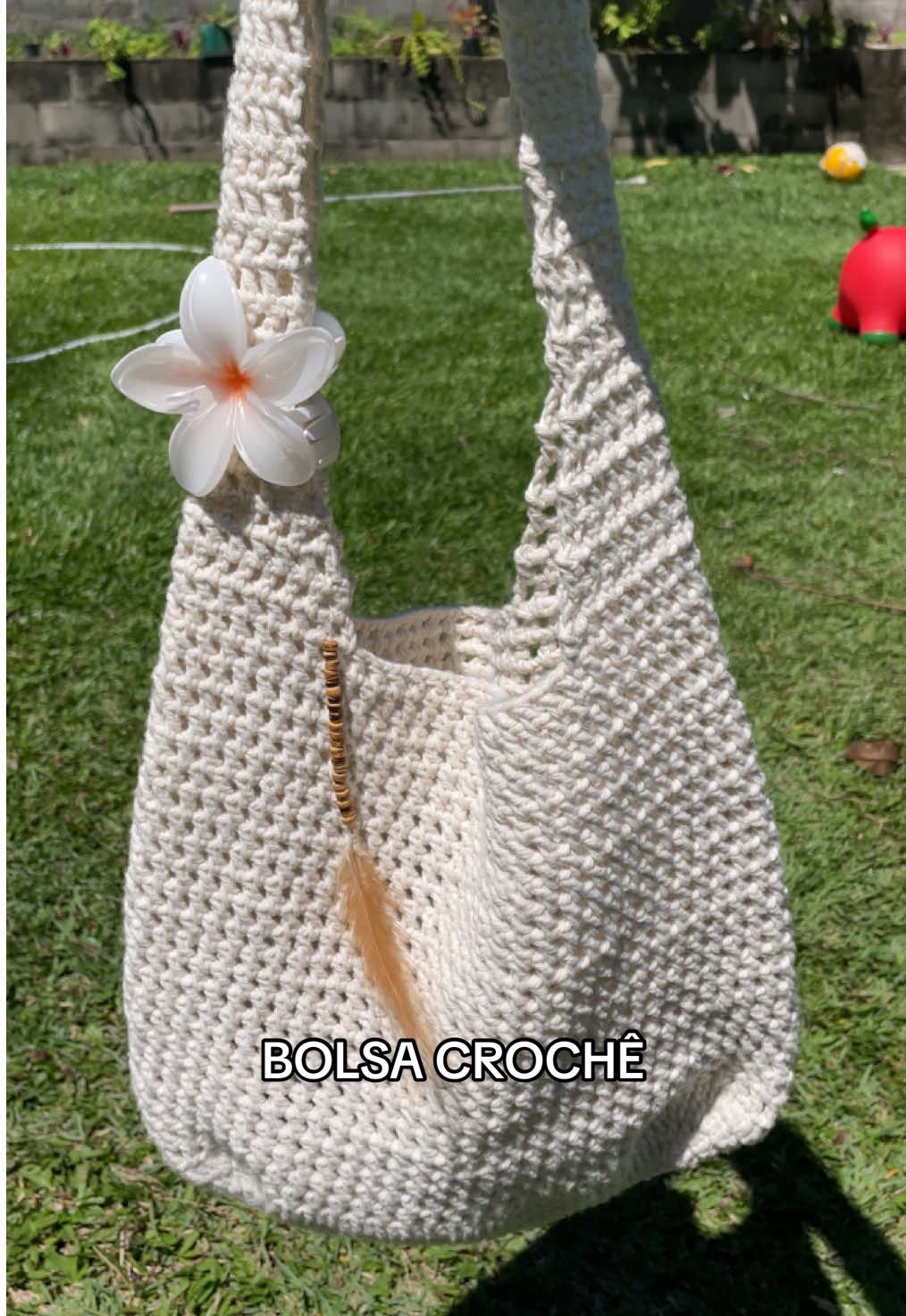 E mais uma vez, me encontro apaixonada por uma nova peça de crochê… 🥹🤍 #bolsadecrochê #crochet #crochêinspiração 