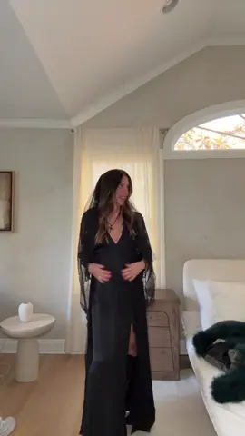 dress code: funeral chic 🖤