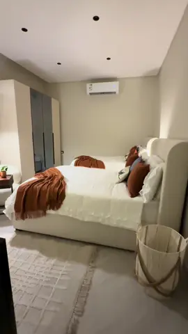 متحمسة لأجواء الشتاء بغرفتي❄️🤎🛏️🕯️