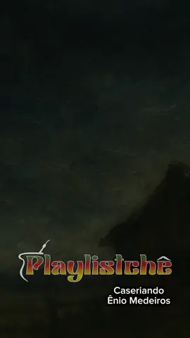 Em “Caseriando”, o grande Ênio Medeiros traduz em versos o silêncio, o trabalho e a alma do homem do campo. A canção mergulha na rotina solitária do caseiro gaúcho, retratando com realismo poético o ambiente rural em noites escuras e frias, quando “a lua estava em férias no infinito”. Essa atmosfera de isolamento é ao mesmo tempo dura e familiar, revelando a força de quem vive entre o gado, o campo e o mate quente que conforta o espírito. A letra exalta os detalhes do cotidiano campeiro como símbolos de dignidade e pertencimento. Mesmo diante da lida exaustiva, o narrador se orgulha de sua origem, afirmando: “Sou feliz por ter nascido aqui no sul / E fazer parte deste querido Rio Grande”. Essa declaração resume o sentimento de quem, mesmo em meio à solidão e ao trabalho pesado, encontra alegria nas raízes e na simplicidade da vida rural. Mas “Caseriando” também revela o lado humano e sonhador do caseiro, que busca quebrar a rotina com um baile, um trago ou o carinho de uma “china”. Entre o cansaço e o desejo de convivência, a música mostra que o homem do campo é movido por esperança e amor à terra. Ênio Medeiros transforma o dia a dia do caseiro em poesia, homenageando o trabalhador anônimo que sustenta a tradição com humildade e orgulho. 🎤 Interpretação: Ênio Medeiros 🎶 Composição: Ênio Medeiros 💿 Um retrato sensível da solidão campeira, do trabalho diário e do coração que segue firme, caseriando entre o silêncio e o sonho. . . . . #riograndedosul #santacatarina #parana #playlistche #tradicaogaucha 
