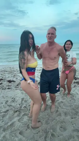 #vallenato #con #amigas #guapas #shawnbrower @anyeli @LeidyG 