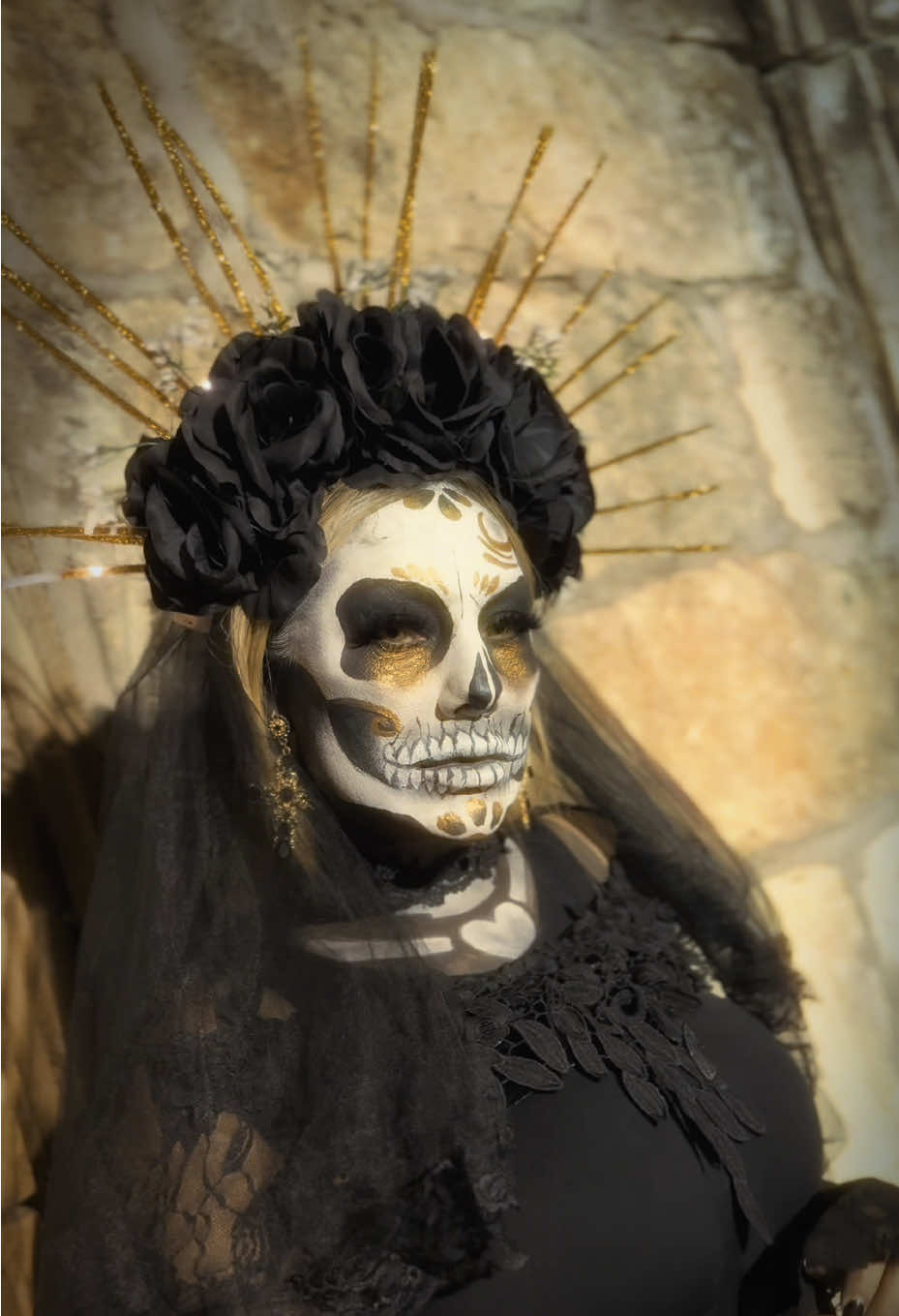 Camino entre la vida y la muerte, vestida de memoria y de amor. #elyrosariooficial #diademuertosmexico #foryourpage #katrina #halloweencostume 