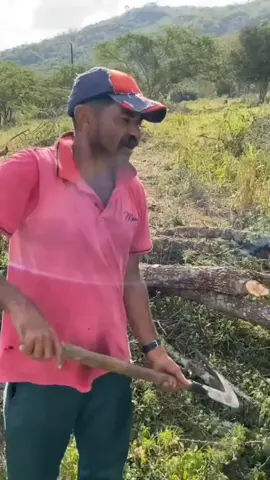 Ele faltou todas as formas para não cantar o hino nacional brasileiro kkkk #tiktokviral #viralisa 