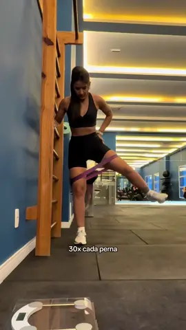 Vamos fazer uma ativação de glúteos antes do treino meninas? 🍑 #treino #Fitness #treinogluteos #dicas #fy 