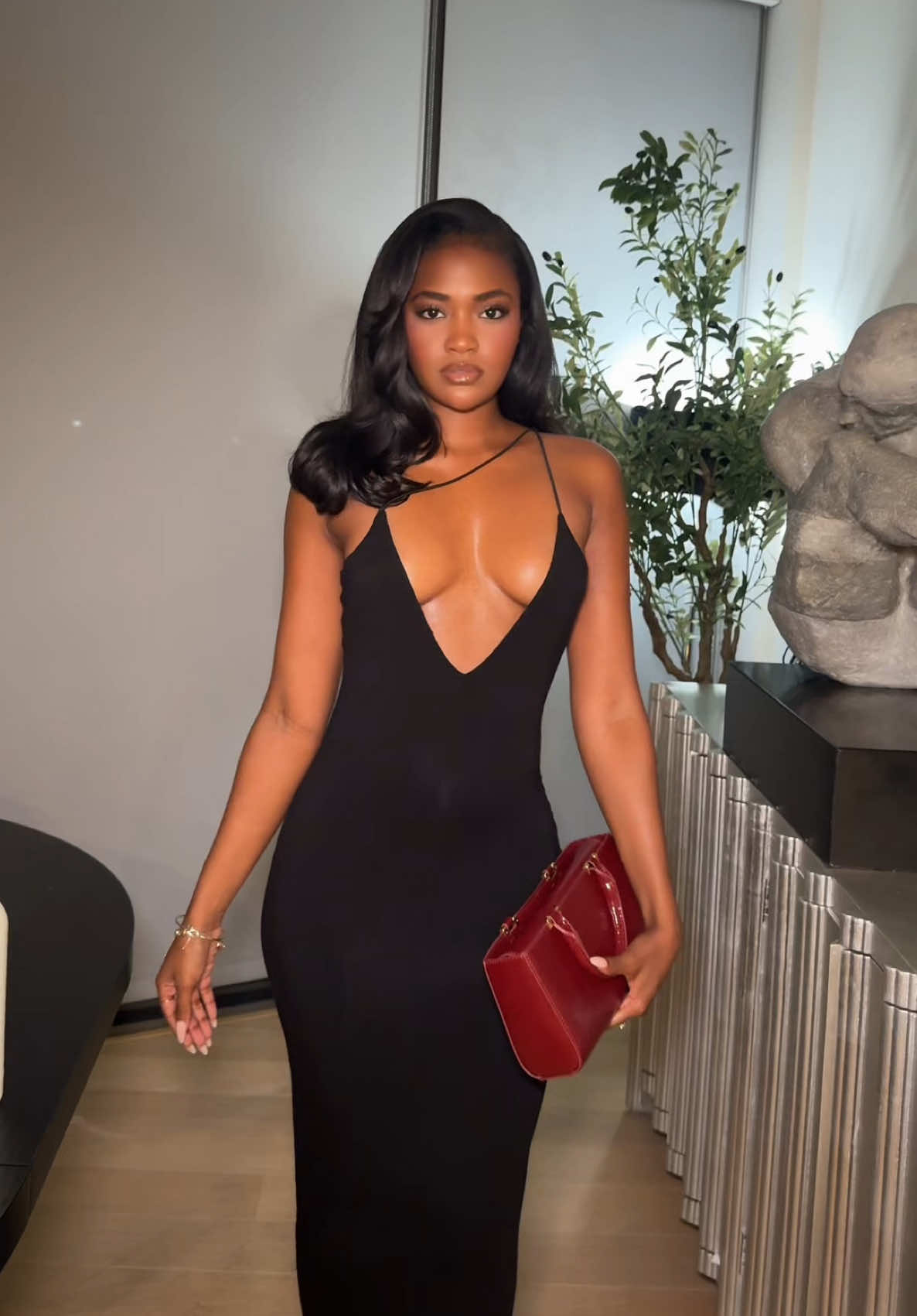 Headed out🖤 Dress: @JLUXLABEL #blackdress #datenight 