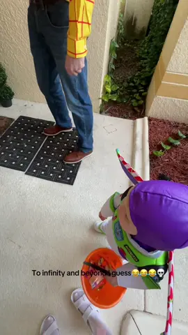 Buzz was gone 😂 @Project Big Screen (via:@Kæly🫶🏼) #halloween 