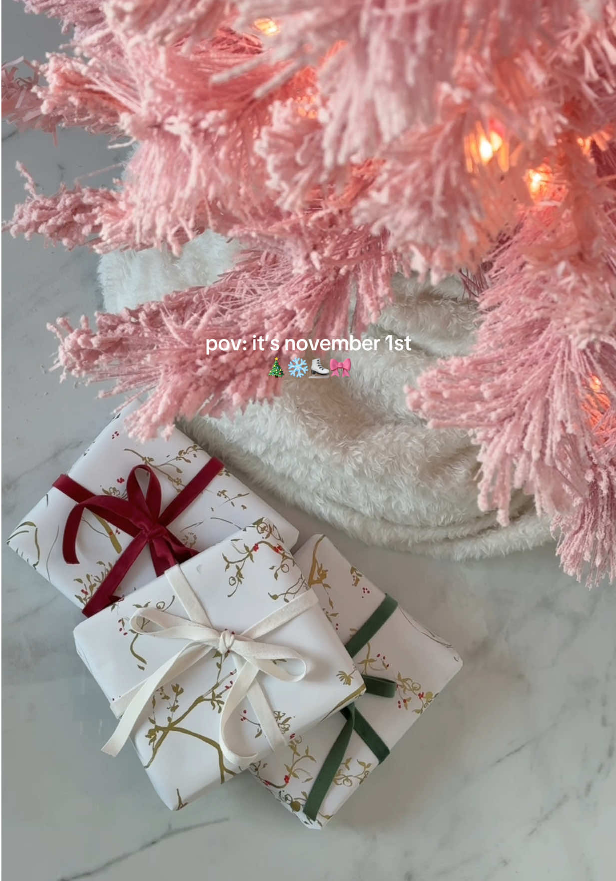 gift wrapping izzi is BACK 🩷☃️🎀 what kind of gift wrapping videos do we want to see this year? #giftwrapping #wrappingpresents #howtowrapapresent #pinkmas #creatorsearchinsights 