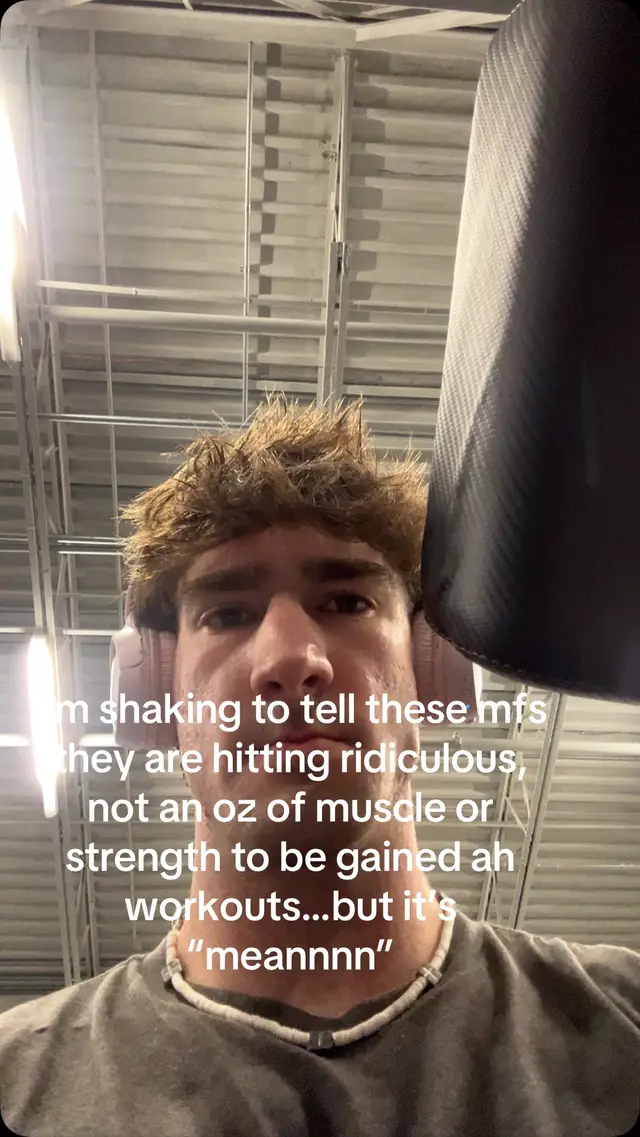 I shi u not I’m watching someone with a bar attached to a cable “sword fighting” with that mf #gym #fyp #bodybuilder 