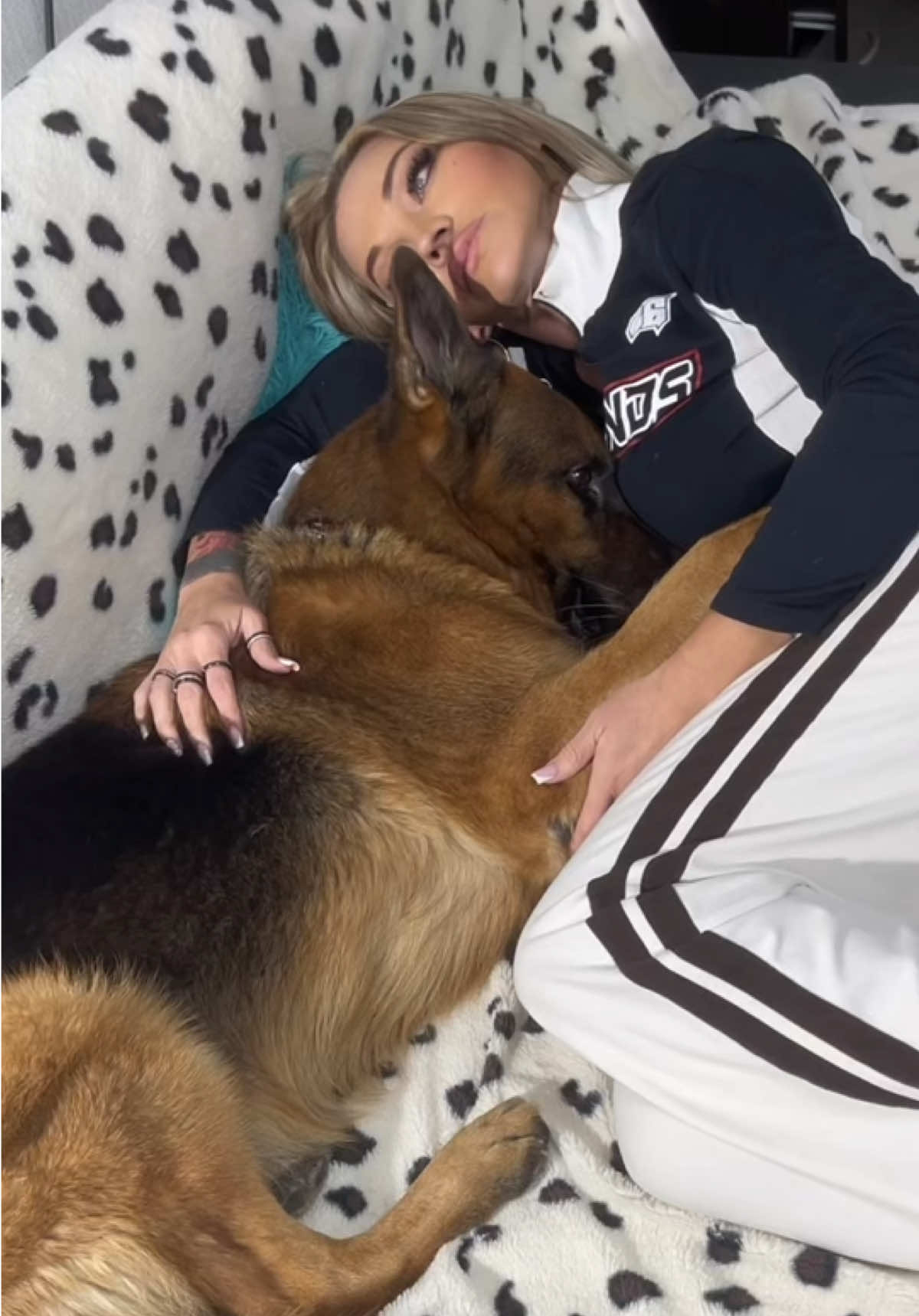 Психолог на все времена. ❤️🥹 Кавер на песню МГК «Ах какие ты говорил мне слова» можно скачать в телеграмм https://t.me/napishu_vam_pesny