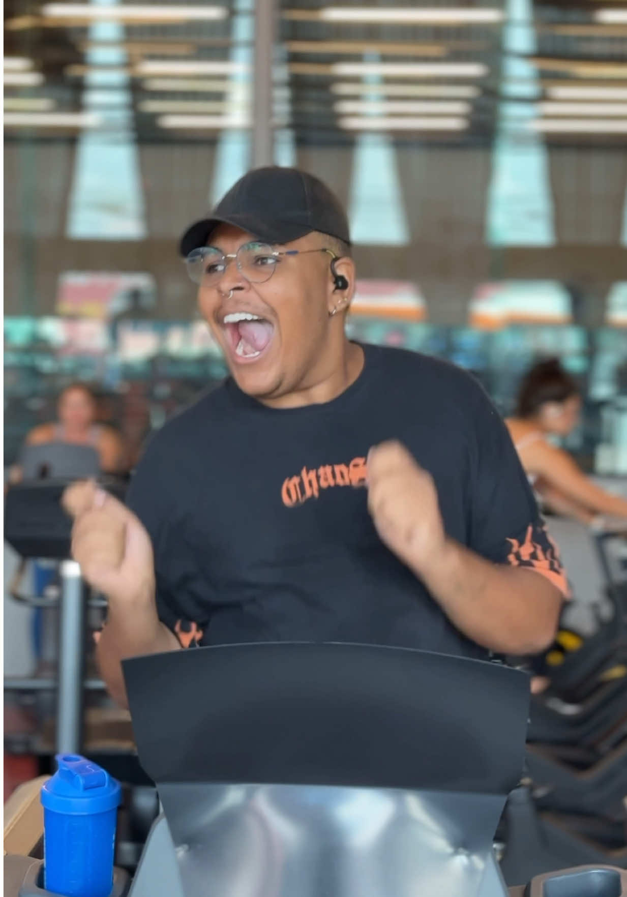 O que eu tenho vontade de fazer quando estou de fones de ouvido😆 #DeadTheDance #LadyGaga #Humor #Comedia