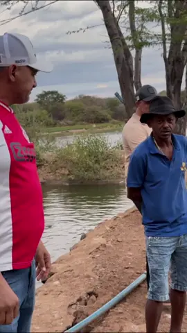 Tõe levou o amigo para comer os peixes 😂