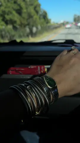 If you love mixed metals and cool jewelry this watch is IT 🤌🏽😮‍💨 #jewelry #armcandy #serpentwatch #snakewatch #tiktokmademebuyit  