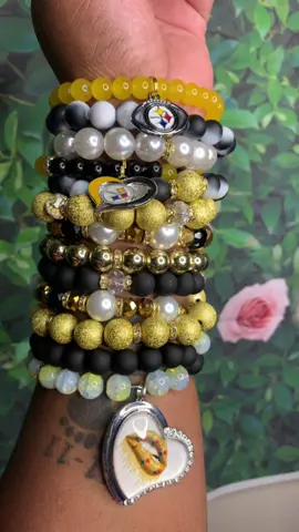 If you’re looking get to booking! Custom made #pittsburghsteelers #washingtoncommanders 