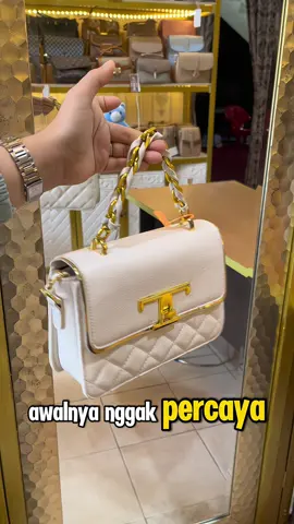 Rugi dong kalau kamu belum coba tas cantik yang satu ini  #tasselempangwanita #shoulderbagwanita #taswanitaelegan #handbagwanita 
