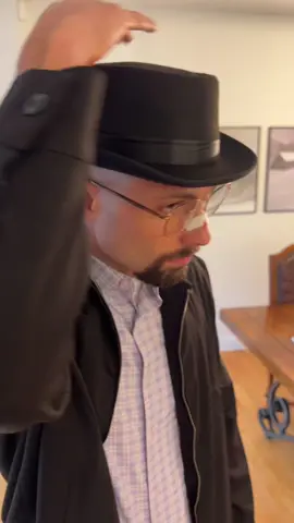 Yo yo yo #couplescostume #breakingbad #jesseandmrwhite #jessepinkman #walterwhiteedit 