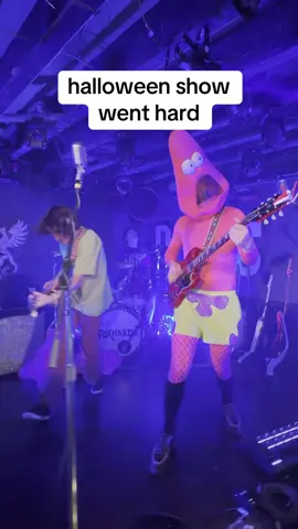 hope you had a wonderful halloween #spongebob #patrickstarr #goofygoober #halloween #livemusic 