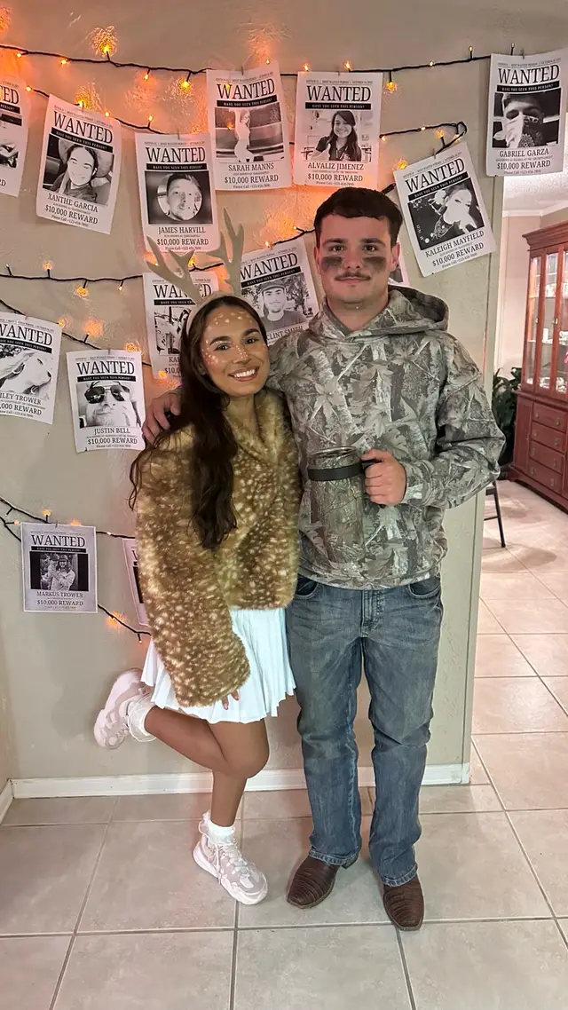 Deer & Hunter 🦌🩷