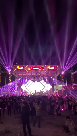 muuewaahh tenan lekk. LALUNA X ANJAS LIGHTING @anjas_lighting_pati @laluna.music @familyplatk #ojingtogether #cikarang #familyplatk #sniperaudiopati #lalunamusicentertaiment 