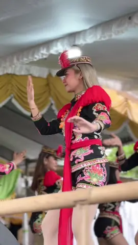 Isug isug nyawang sek manis