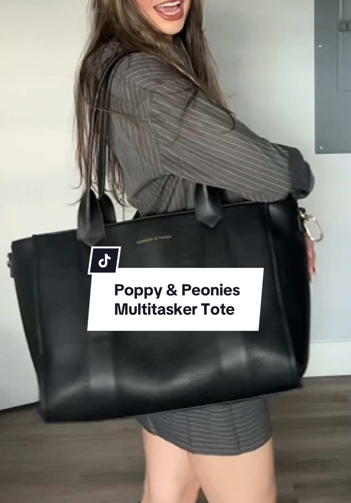 Replying to @brooketang what the @Poppy & Peonies multitasker looks like on! I’m 5’5 for reference :) love this tote so much! 🤍 #worktote #poppyandpeonies #bestworkbag #corporatelife #worktotebag 
