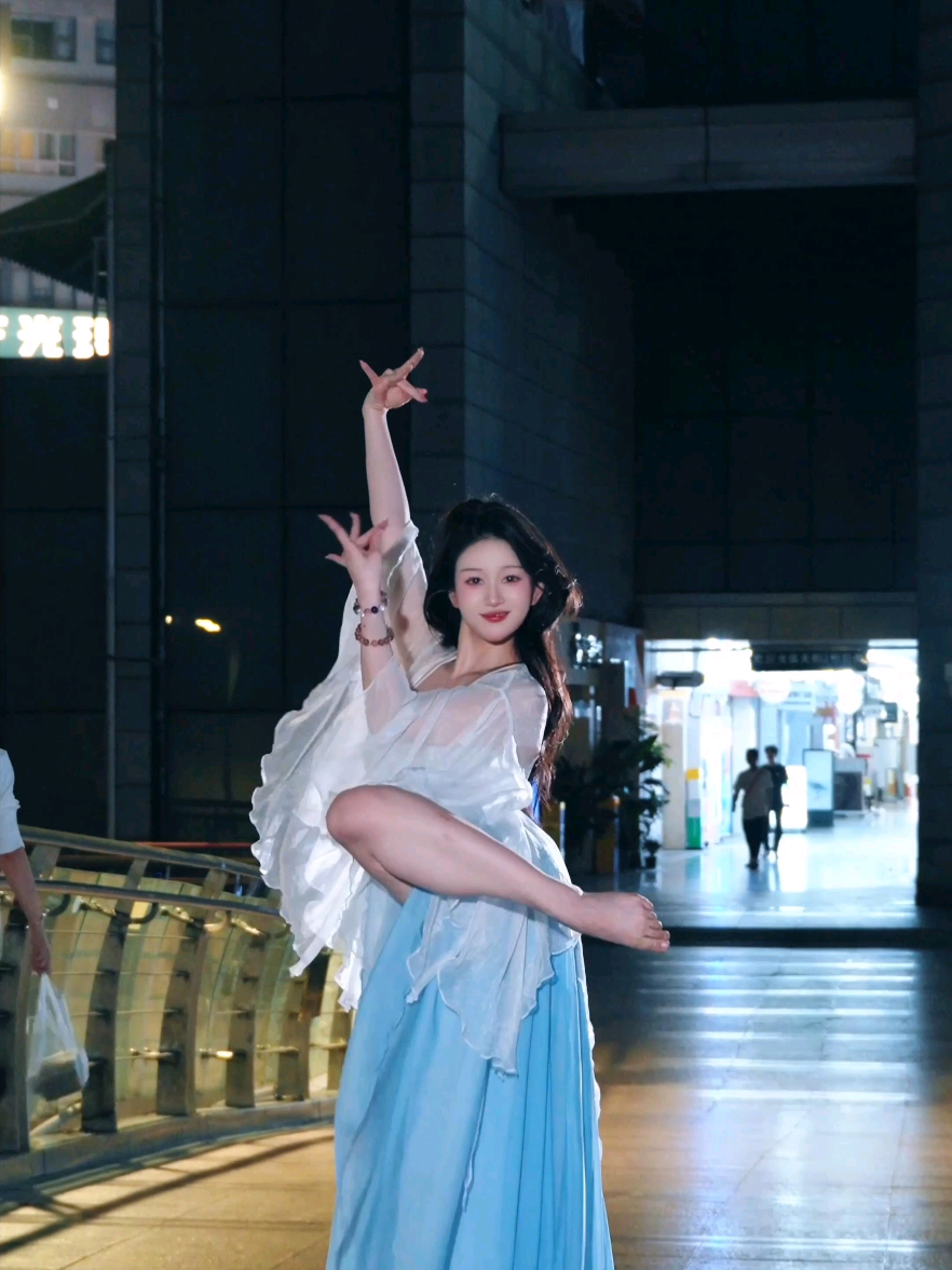 是谁在耳边说爱我永不变？ #女大学生 #古典舞 #千年等一回dj 