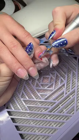 I love the ladybug nails 🐞 #nailtok #workwithme #gelxnails #fyp #nailinspo 