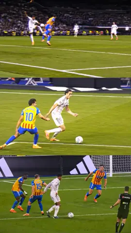 المعلق أضاف للمباراة نكهة خاصةً إنصاف تاريخي من المعلق الكبير عامر الخوذيري ❤️🔝 🇴🇲#ريال_مدريد__التاريخ_والحاضر_الاسود #مبابي 