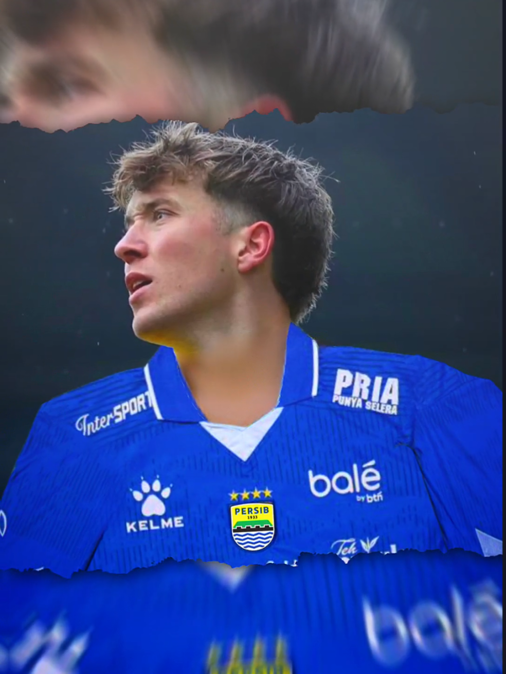 Ole Romeny Resmi Berseragam Persib Bandung! 🔵⚪ Ole Romeny resmi berkostum Persib Bandung. Sang penyerang muda Belanda itu datang dengan antusiasme tinggi dan menyebut Persib sebagai klub besar dengan ambisi juara. Manajemen Persib menegaskan kedatangannya tidak hanya menambah daya serang, tetapi juga membawa semangat baru untuk bersaing di papan atas. ⚽🔥 Romeny menyatakan siap kerja keras, cepat beradaptasi, dan memberikan yang terbaik untuk bobotoh. Ia percaya atmosfer Bandung dan dukungan suporter akan jadi energi besar untuknya di lapangan. Targetnya jelas: bantu Persib meraih gelar dan mencetak sejarah bersama. 🙌🏆 Semoga ini jadi langkah sukses buat kedua pihak! 💙 | ini video editan ya ges ya, dan bukan real dari ole/Persib nya, dari gw🗿#oleromeny #fyp #fypシ゚ #persibbandung #persib 