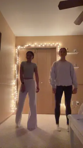 Christmas lightsss. @💝💝💝#christmas#dance#fyp#viral#tiktokdance