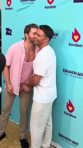 Die fünf beliebtesten schwulen Schauspieler Hollywoods.#Hollywood #lukeevans #charliehunnam #wentworthmiller #jimparsons 