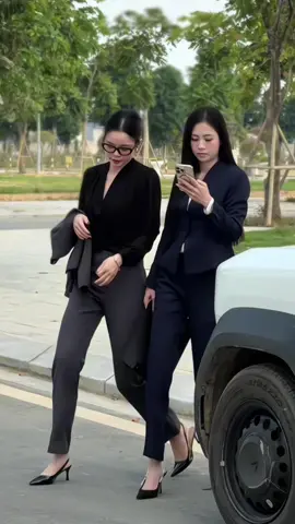 Vest công sở không chỉ dành cho những cuộc họp, mà còn giúp nàng nổi bật mọi lúc mọi nơi 🌸💼 #thoitrangcongso #thoitrangcongsonu #thoitrangnu #kimcongso #setbocongso 