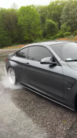 BMW .M4 COMP DRIFTING IN RAIN💧🖤 #bmw #wet #m4 #drift #viral 