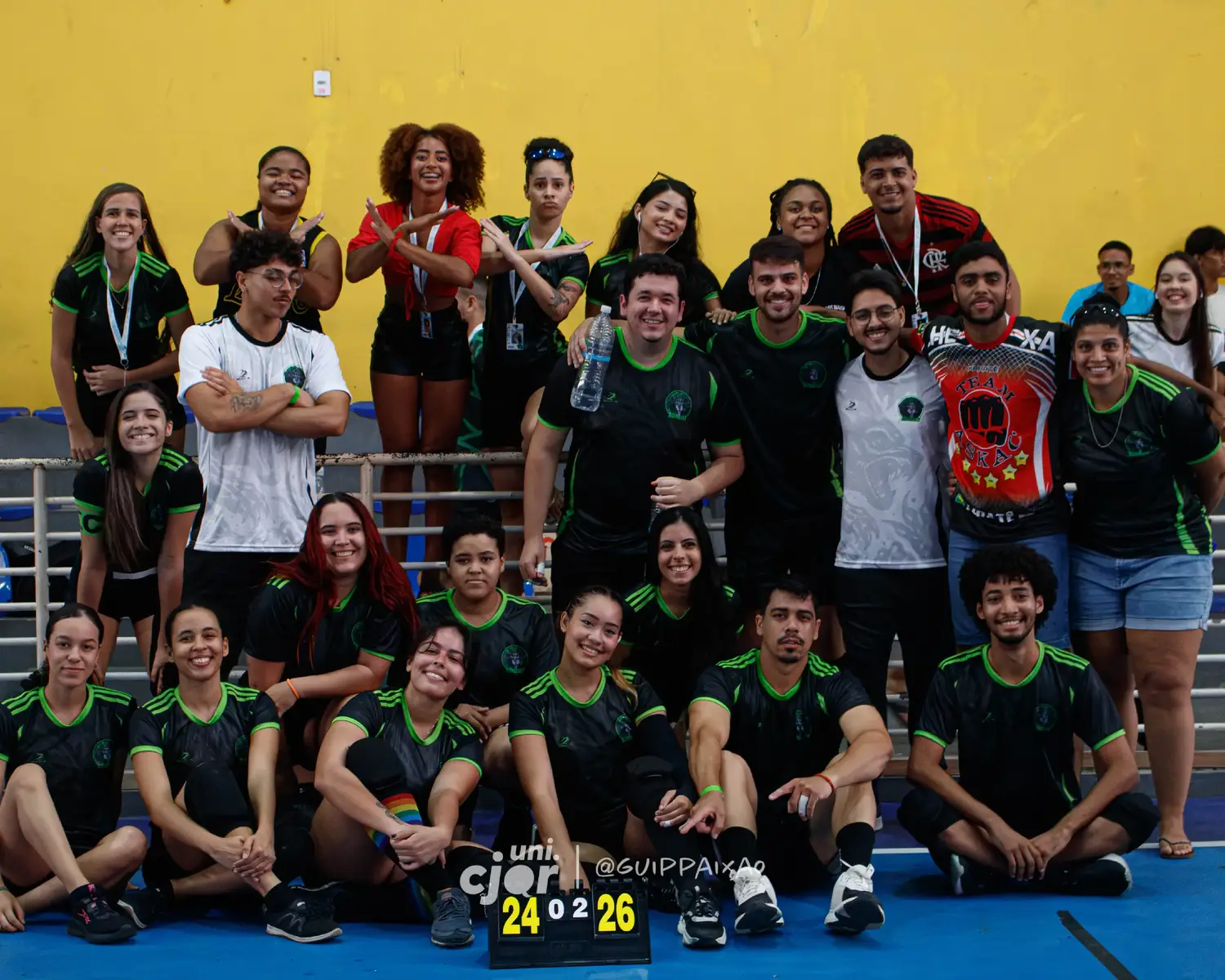 O vôlei é, sem dúvida, uma das partes mais especiais da minha vida. É muito mais do que um simples esporte — é onde eu me encontro, me supero e me sinto verdadeiramente vivo. Cada treino, cada jogo, cada ponto é uma lembrança do porquê eu amo tanto estar em quadra. É ali que deixo tudo: o esforço, a dedicação e o coração. Fazer parte da BIOWOLVES é um orgulho imenso. Esse time se tornou uma família, um lugar onde me sinto acolhido, respeitado e motivado a ser sempre melhor — não só como atleta, mas também como pessoa. A energia, a união e o companheirismo de cada um fazem tudo valer a pena. A BIOWOLVES me ensinou o valor da persistência, da confiança e do espírito de equipe. Estar com essa galera, vestindo essa camisa, é uma sensação que não dá pra explicar — só sentir. E é por isso que posso dizer com todo o coração: o vôlei é especial pra mim, e fazer parte da BIOWOLVES é uma das maiores alegrias da minha vida. 🐺🏐❤️ #fyp #atleta #volei #atletica #bw