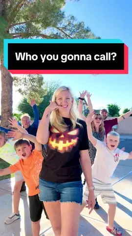 It’s a ZOO up in here! 🐒🦒🦓🦍🦛 #halloween2025 #ghostbusters #zookeeper #transition #familycostume @Spencer 🤎