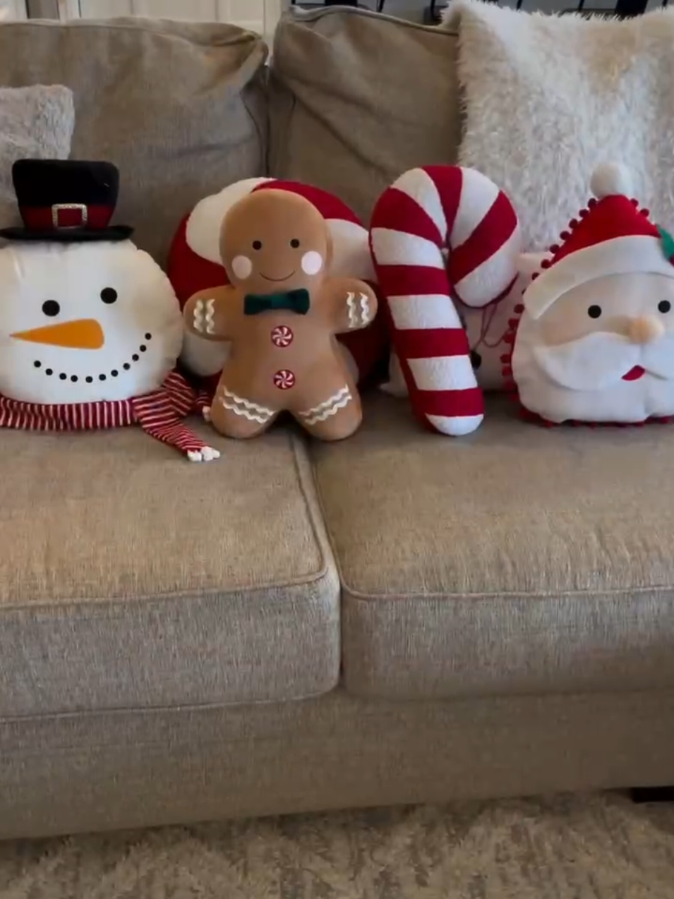 🎄✨ Você já viu essas almofadas natalinas que estão viralizando? 😱 Eu juro, parece que o Natal abraçou o sofá! 😍 Clica no link pra ver o preço antes que acabe 👇 #Natal2025 #DecorDeNatal #Achadinhos #ShopeeAchadinhos #casadecorada 
