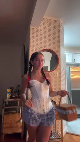 night ✌️#dorothy #wizardofoz #halloween #halloweencostume 