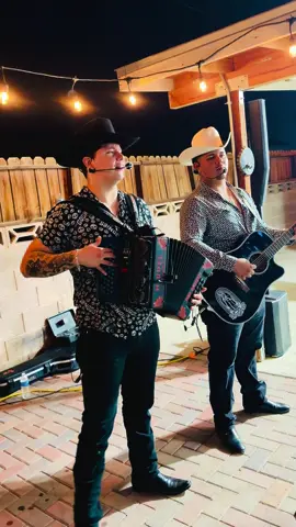 Ojitos verdes 👀 algo del gran @Julion Alvarez  a nuestro estilo MYSK ..!! #lasvegas #musico #regionalmexicano #miguelysuskompazlv #mysklv 