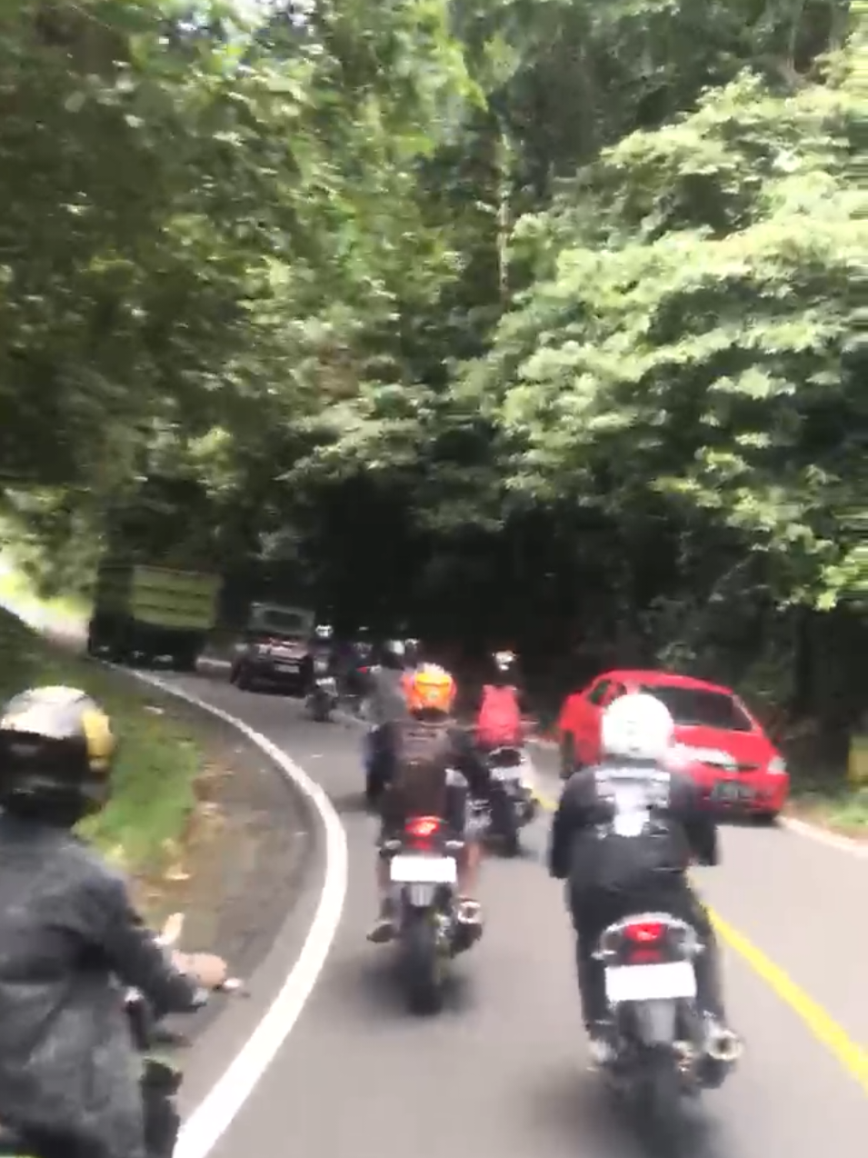 jalan² dulu kita #fypシ゚@B E E @𝘿𝘼𝙉𝙂_𝙍𝙀𝙀 @febriandiifajarr @sahidra09 @rezki_isra79 @TikTok @TikTok Indonesia @BlackOwl @putraapaja @vxn_tora @nopri.vixionputih  #fyppppppppppppppppppppppp #lewatberanda #masukberanda #masukberandafyp 