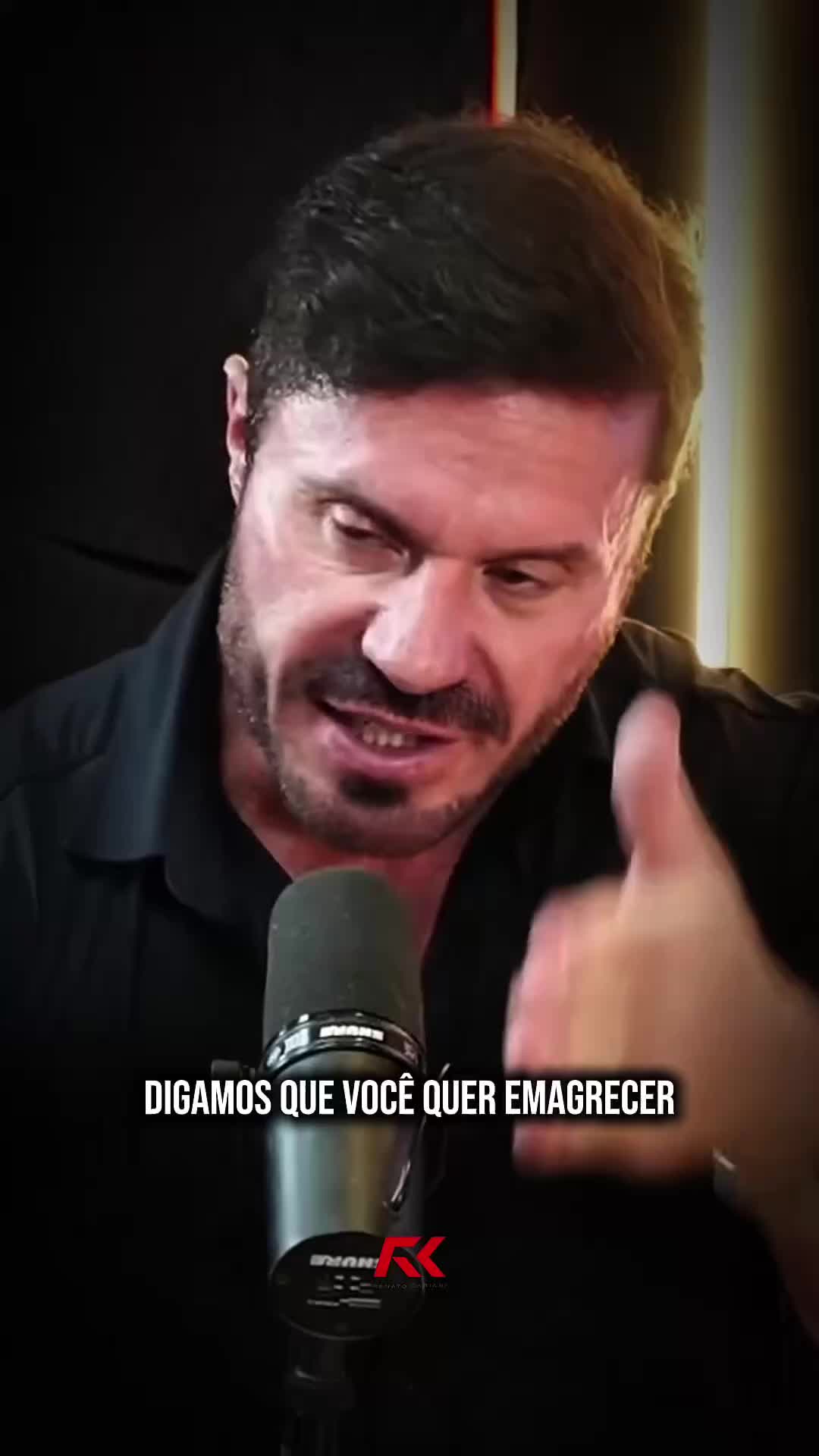 🚨 Se a dieta não tá dando resultado, é hora de ser honesto consigo mesmo. Durante a semana, o foco tá lá… as marmitas, a disciplina, tudo certo. Mas quando chega o fim de semana, parece que o compromisso some, e junto com ele vai embora o progresso. O corpo não entende “de segunda a sexta”. Ele entende constância, entende rotina, entende o que você faz todos os dias, inclusive quando ninguém tá te cobrando. Quer resultado? Então o esforço precisa ser contínuo, mesmo quando o mundo inteiro estiver relaxando. 🔥