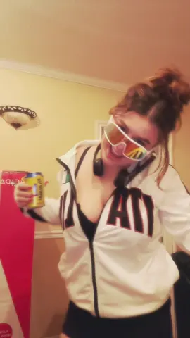 #jerseyshore @maija is dressed as a hooker but it works 