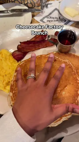 Who else didn’t know about their brunch menu👀 truly so good! There are more dishes that I definitely need to try #brunch #cheesecakefactory #brunchdate #orlando #CapCut 
