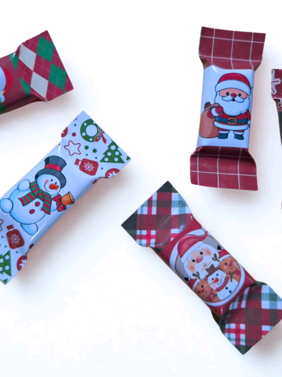 🎄 Balinhas Natalinas Decoradas – Lembrancinhas de Natal 🎅 Deixe o Natal ainda mais doce com essas balinhas decoradas com embalagens temáticas! Perfeitas para presentes, lembrancinhas, cestas natalinas, escolas, igrejas, empresas ou confraternizações. Cada unidade vem embalada individualmente com adesivo natalino colorido, pronta para encantar quem receber 😋 . . . #natal #candy #fly #christmas 