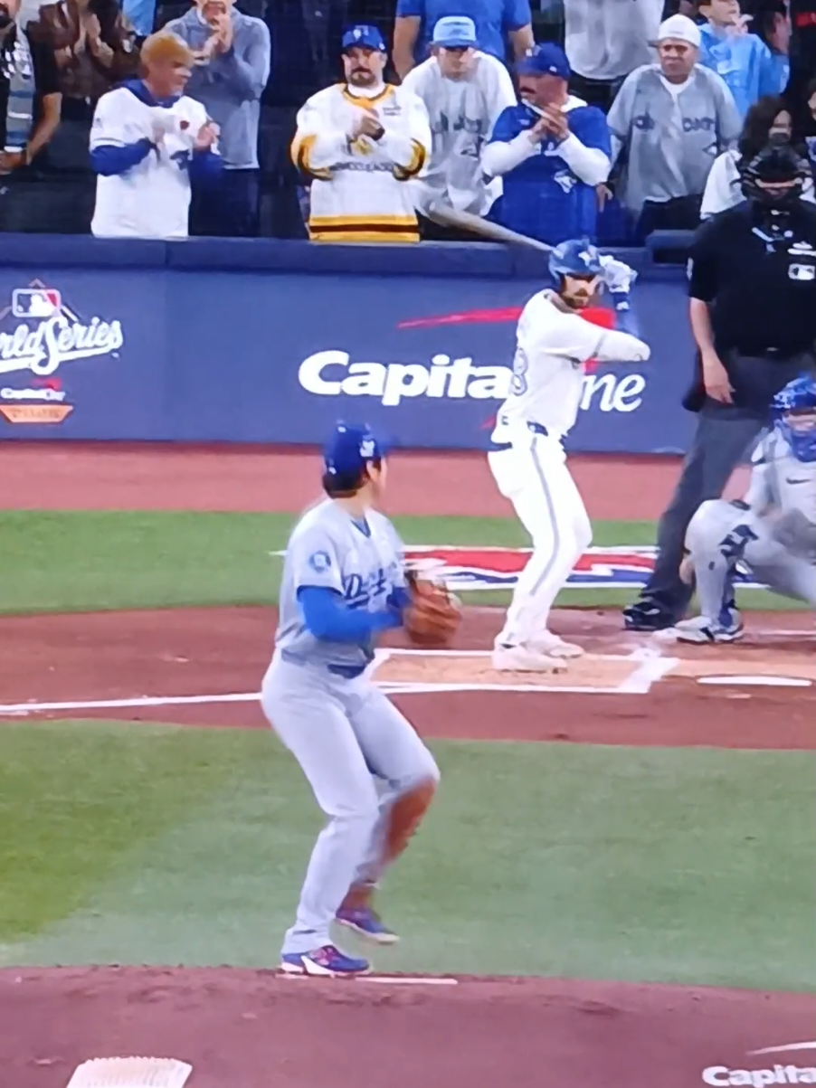 Dodgers vs Blue jays game 7. George springer rips one . 1st inning #WorldSeries #dodgers #bluejays #LA 