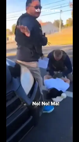 Ice arresting today October 1 #ice #migracion #chicago #ice #casanov87 