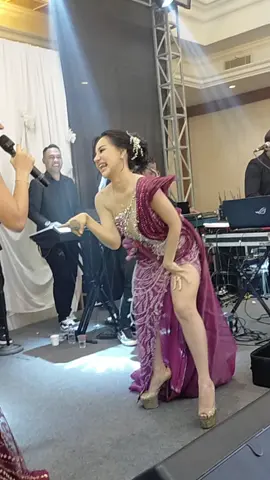 bareng tth Anik & tth Lala Widi  . . #reels  #viral  #viralvideotiktok  #sorotan  #eskulkulbuahamihzidancirebon  #esjellykurma 