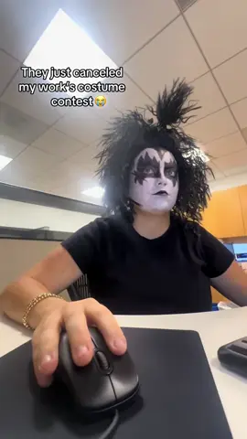 Kiss Worker 🎸 @Project Big Screen (Via:@Step) #halloween 