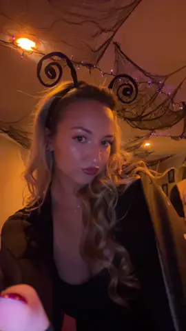 Butterfly and her catcher🎃👻🦋@🫆 #halloweenlook #halloween 