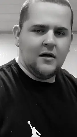 Ana Carolina venha cá o povo anda falando por aí que você tem um cheiro diferente #dublagem #humor #comedia 