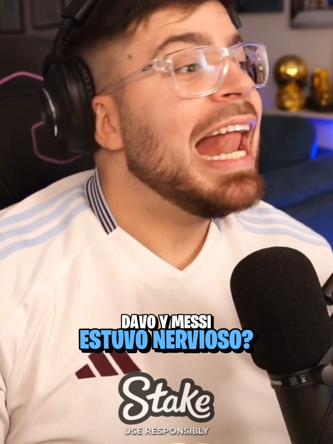 Davo estaba con verguenza? #kick #davooxeneize #lacobraaa #losfutbolitos #messi